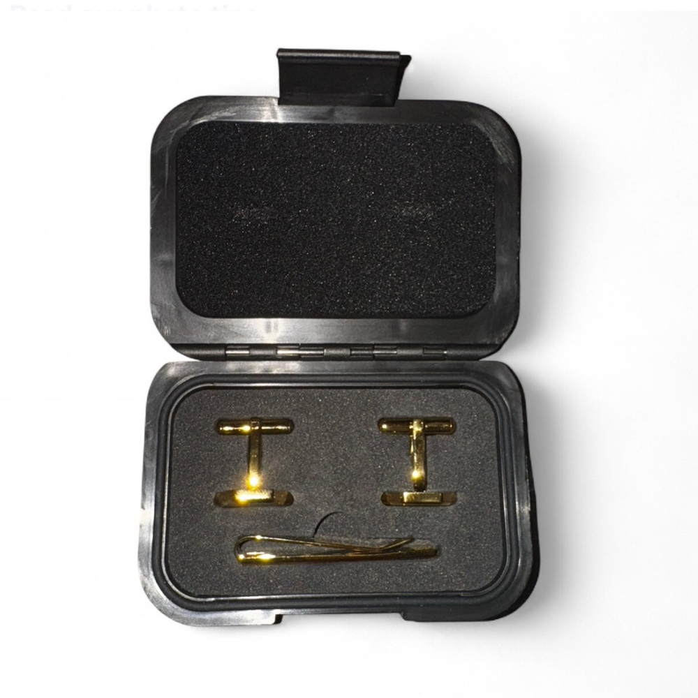 Ridge 24K Gold - Cufflinks & Tie Bar Set was told that set has 1/8th ounce gold - Picture 8 of 12